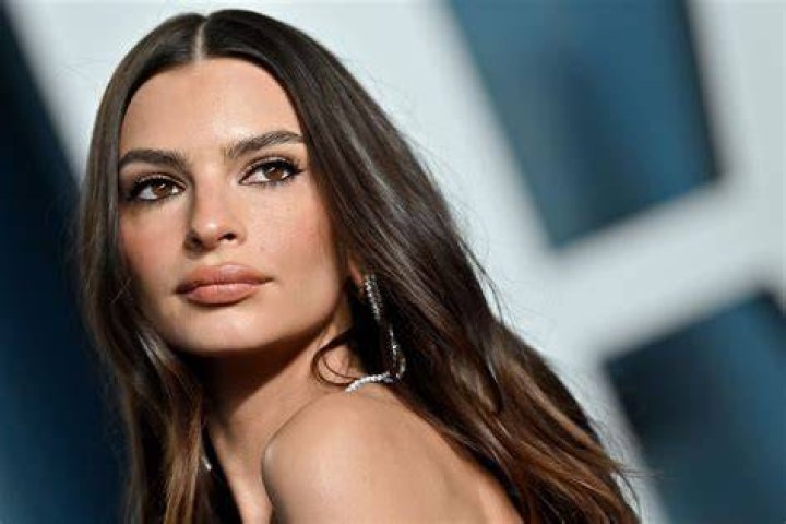 Emily Ratajkowski Bio, Age, Height, Net Worth, Parents, Children ·