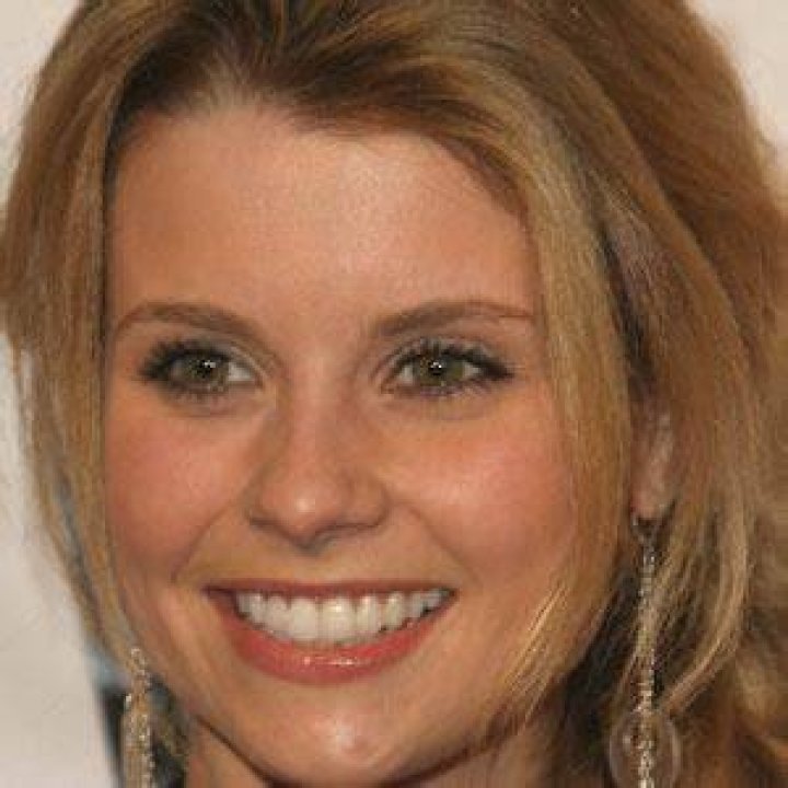 Is JoAnna Garcia Mexican? Does JoAnna Garcia speak Spanish? ·