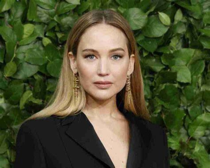 Jennifer Lawrence Bio, Age, Height, Career, Husband, Children, Net Worth ·