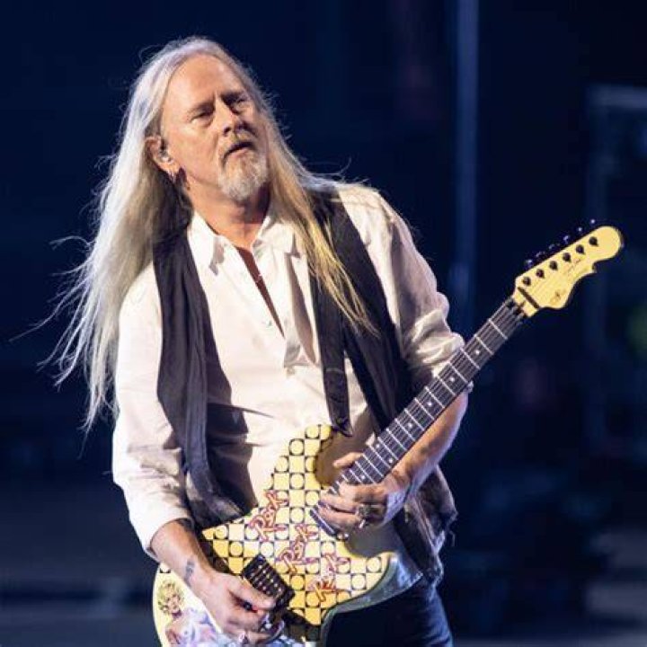 Jerry Cantrell Biography, Age, Height, Wife, Net Worth, Family ·