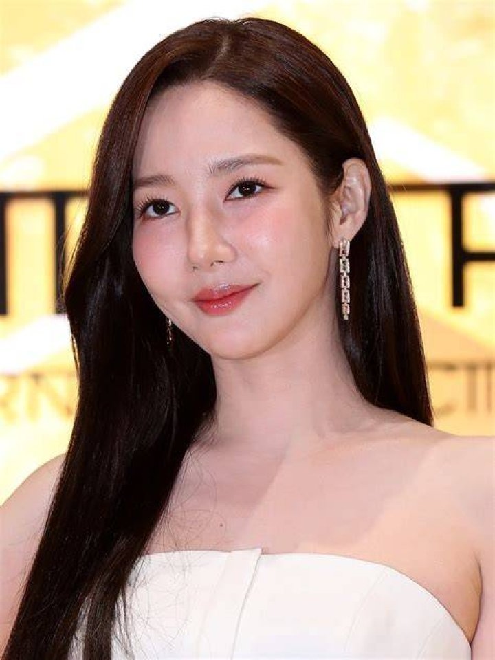 Lee MinYoung AsianWiki