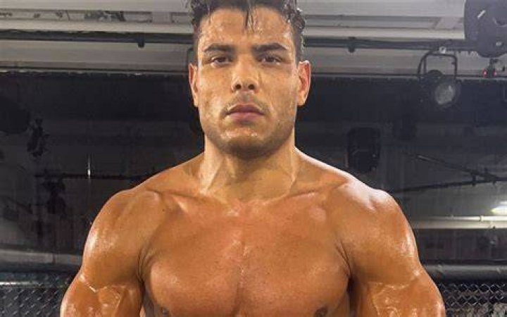 Paulo Costa's Girlfriend Paulo Costa's new UFC contract What did his