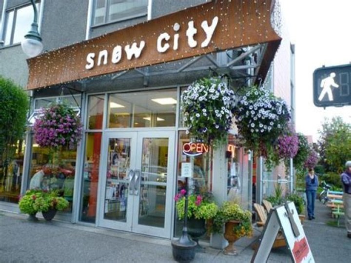 Snow City Cafe Anchorage, Anchorage restaurants, Diner decor